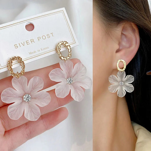 Translucent White Flower Hanging Earrings for Women Rhinestone Ball Middle Petals Sweet Korean New Beach Vacation Ear Decoration