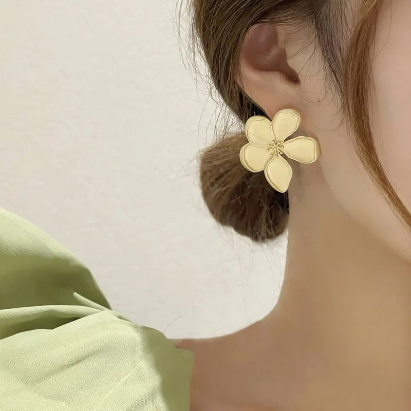 Gold Color Matte Texture Metal Flower Retro Earrings for Women Girls Fashion Party Jewelry Gifts 2024