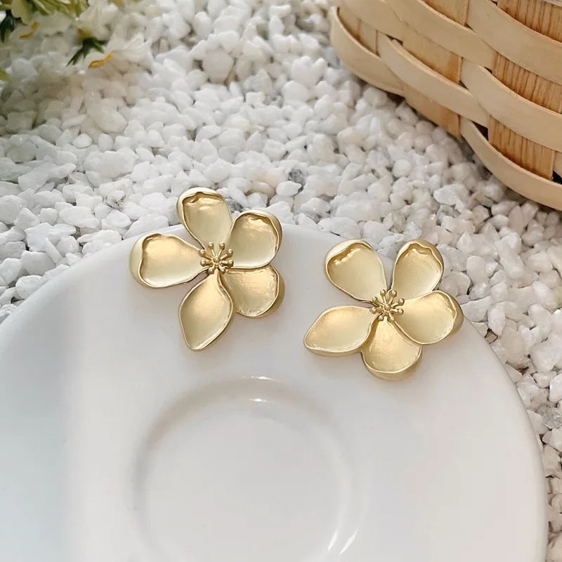 Gold Color Matte Texture Metal Flower Retro Earrings for Women Girls Fashion Party Jewelry Gifts 2024