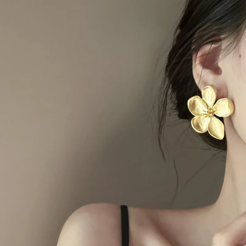 Gold Color Matte Texture Metal Flower Retro Earrings for Women Girls Fashion Party Jewelry Gifts 2024