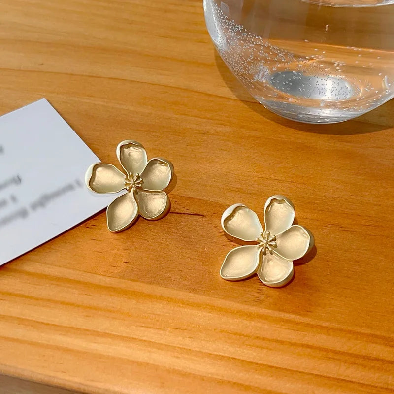 Gold Color Matte Texture Metal Flower Retro Earrings for Women Girls Fashion Party Jewelry Gifts 2024